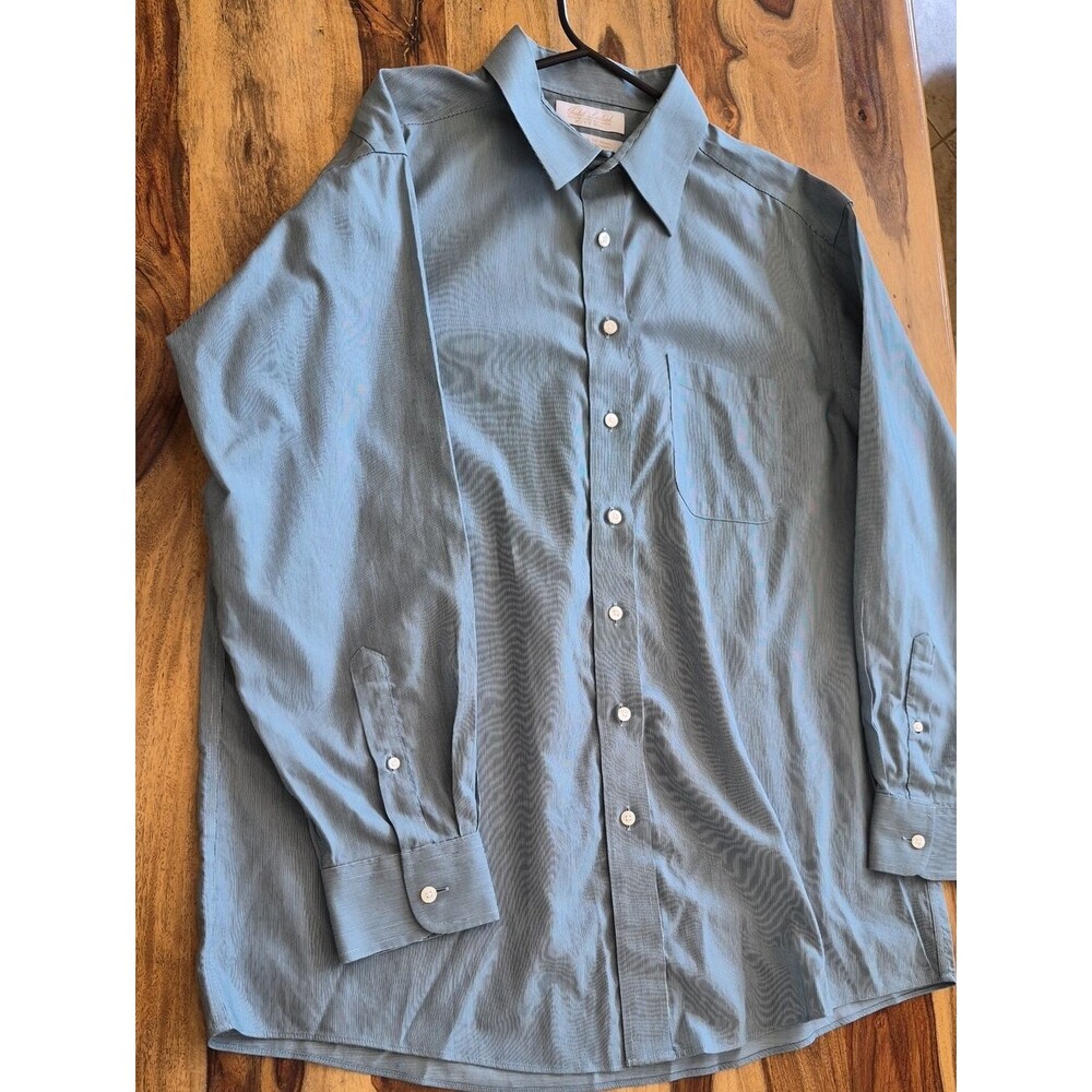 Gold Label Roundtree& Yorke Fitted, Non Iron, EZ Wash 100% Dobby Button Up Shirt
